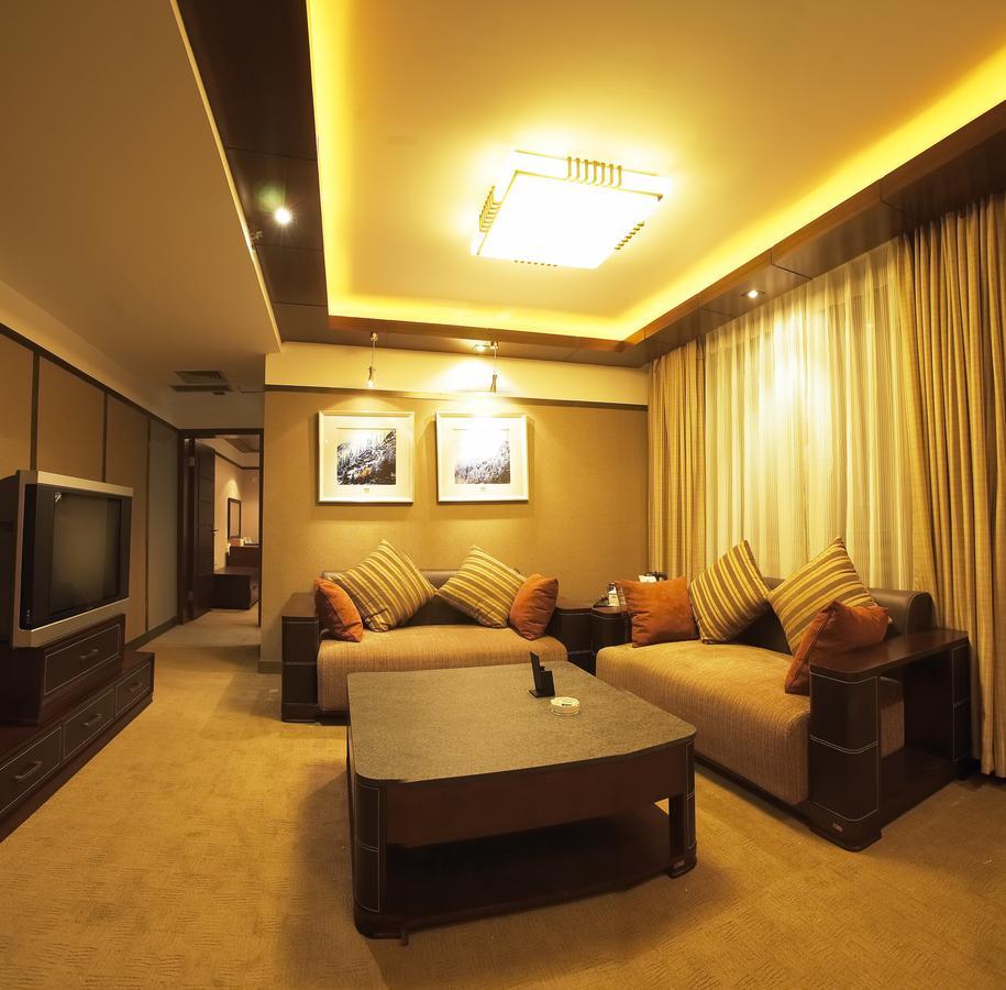 Отель Xinjiang Yema International Clubhouse Урумчи Экстерьер фото